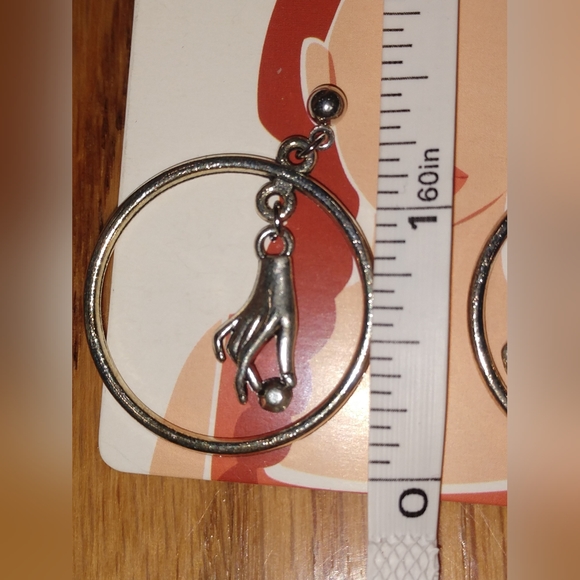 Silver hoop earrings with hands - Picture 3 of 7